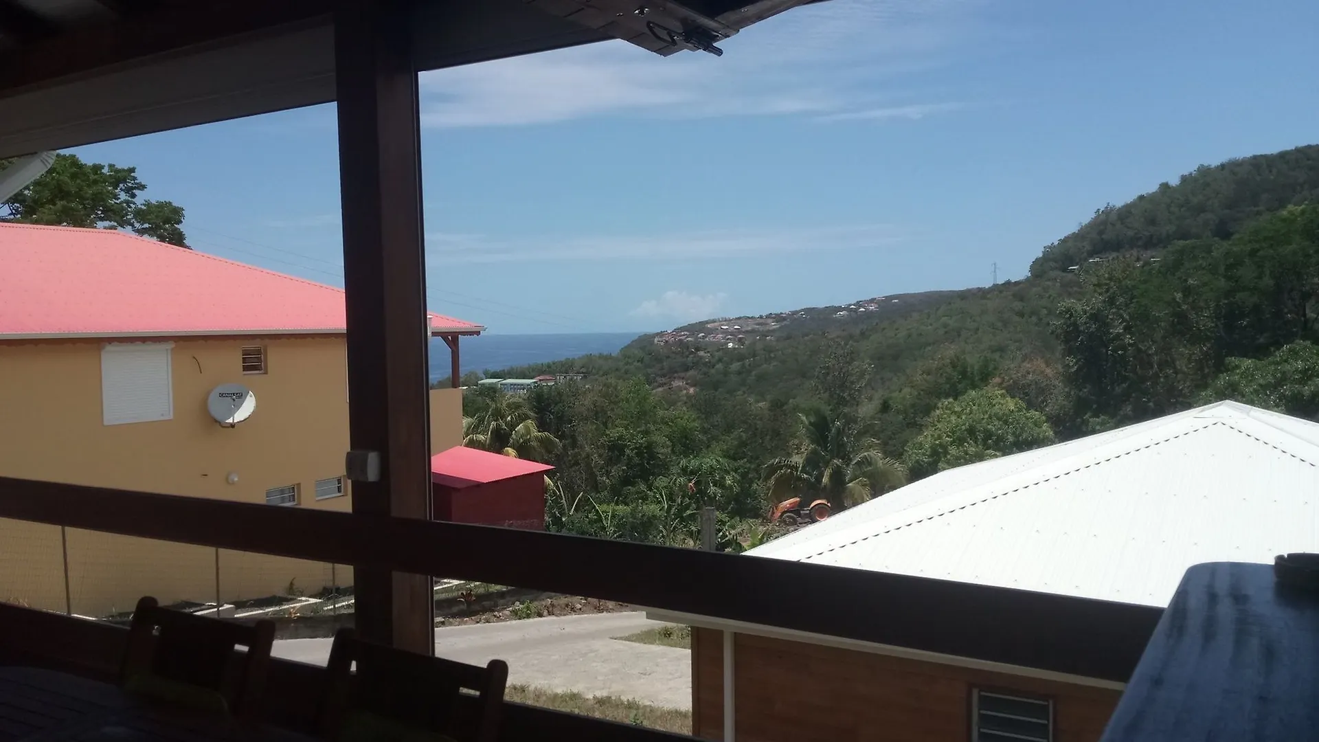 Bungalow With 2 Rooms In Bouillante, With Wonderful Sea View, Enclosed דירה